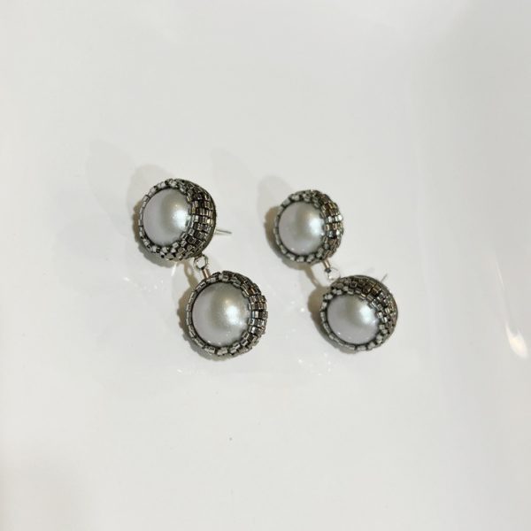 Elizé® Timeless Pearls Collection - Swarovski® Pearl Helen Earrings - Light Grey DeLite